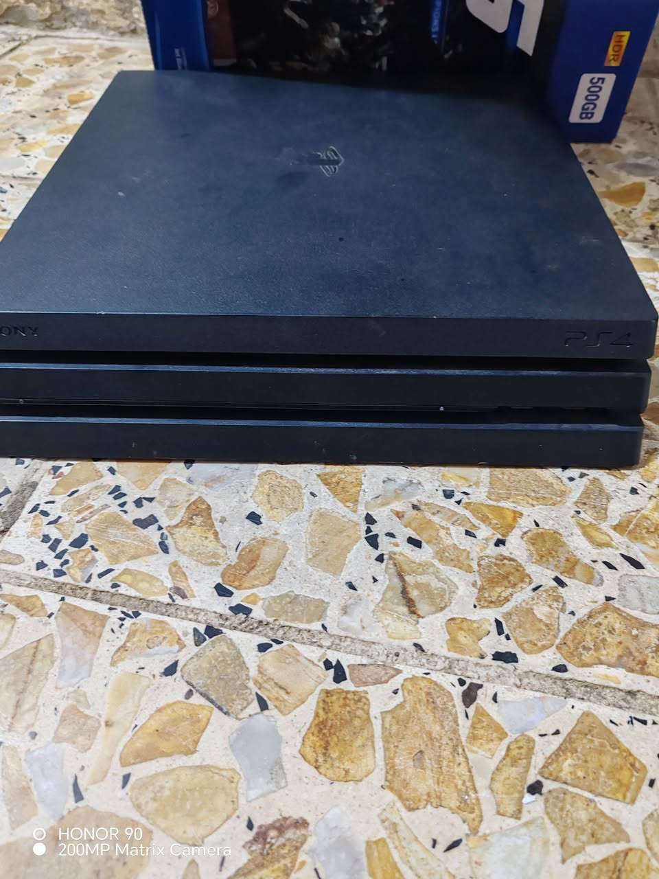 السلام عليكم شباب عندي بلي فور برو واحد تيرا مفتوح تنضيف اولاين نضام 13:50 وياه اثنين جوستك واحدة أصلية والثانية تجاري السعر ٢٦٠ الف مكاني بغداد وهذا رقمي ***********
