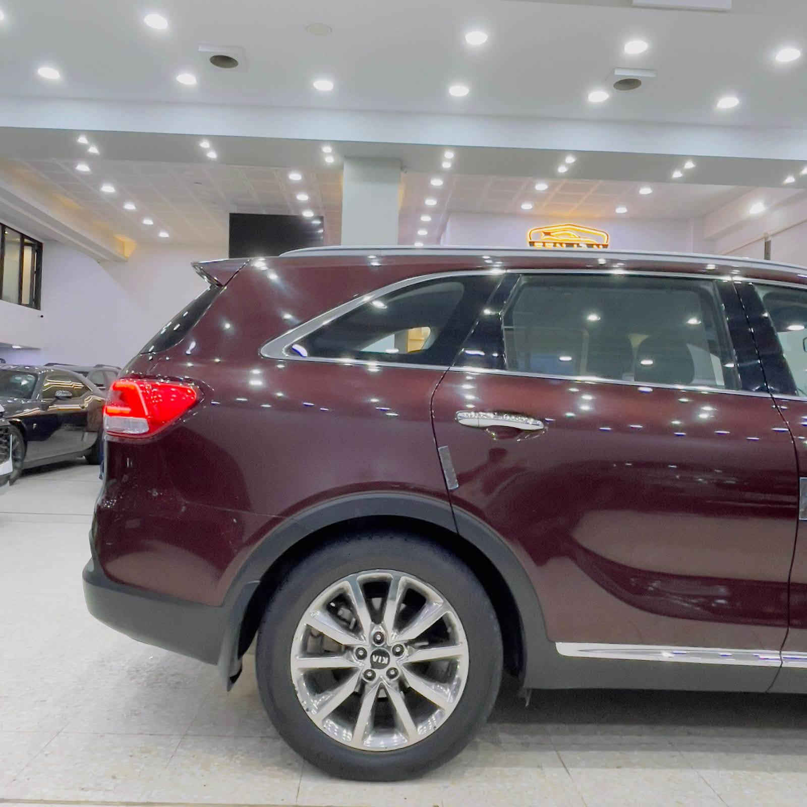 السلام عليكم  KIA Sorento  خليجي للبيع
موديل 2015 شكل ال 2016💥  7 راكب

حجم المحرك 4 سلندر 2400 دوش 

ماشيه  130KM

السيارة بحالة الوكالة ماناقصها شي 
 
رقم اربيل الجديد

كير مكينه حداديه بلاد 

تخم تاير جديد  سبير مانازل 🔥

المواصفات 

بصمه عدد 2 بصمة ابواب
لد أمامي 
تحكمات ستيرن جهتين 
مري شفط 
بردات خلفيه عدد 2 بلادي 
حساسات أمامي خلفي 
تبريد 3 قطع 
مثبت سرعة 
وباقي المواصفات المعروفه 💛

السعر 160 وبيها مجال 

المكان نجف 

للاستفسار : ***********
