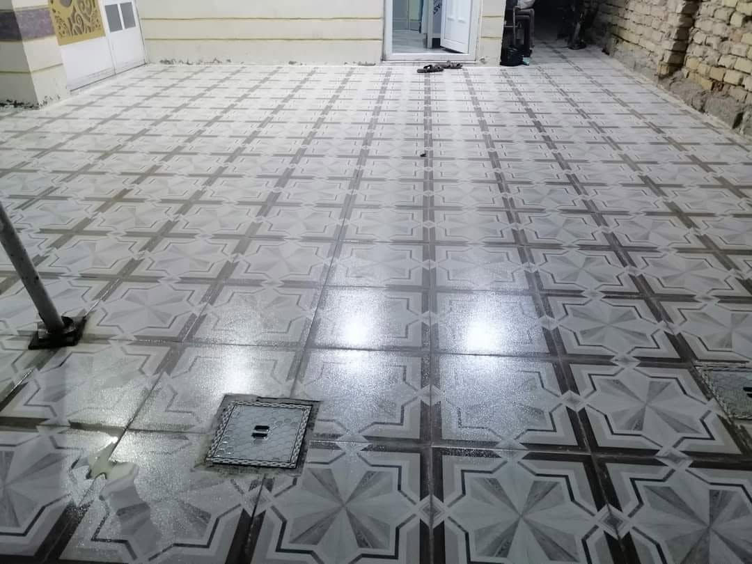 السلام عليكم

الوصف والتفاصيل✍️

دار للبيع🏠طابو صرف✍️📠للاتصال ☎️ على الرقم لطلب ومعرفه السعر  *********** 
المكان أو الموقع 🌏بعقوبة كاطون الرحمه بالقرب من جامع صهيب الرومي خلف محلات ابو رافد 

التفاصيل ..
1- مساحه ٢٤٠متر 
2- يتكون من استقبال صاله+كلدور+غرف عدد 2كبار +مطبخ حار وبارد طابق اول 
3- طابق ثاني يتكون من بيتونه كامله سيراميك +غرف عدد 2مبنيات نقص سقف فقط 
4-حمامات عدد2داخل وخارج الخارج غربي شرقي +حمام 
5البيت كله بورسلين إلى الشارع 

الخدمات🚧
1- كهرباء وطني مولد 
2- ماء+مجاري صرف صحي 
ملاحظه* التبليط 🛤️قيد الانشاء يعني تبليط ما واصل بعد بس مجاري موجوده 
نوع السند وفئته طابو صرف اصلي ✍️✍️
يبعد عن الشارع العام 700متر أو يبعد عن شارع الحولي أقل 200متر 
#بيع #عقارات
