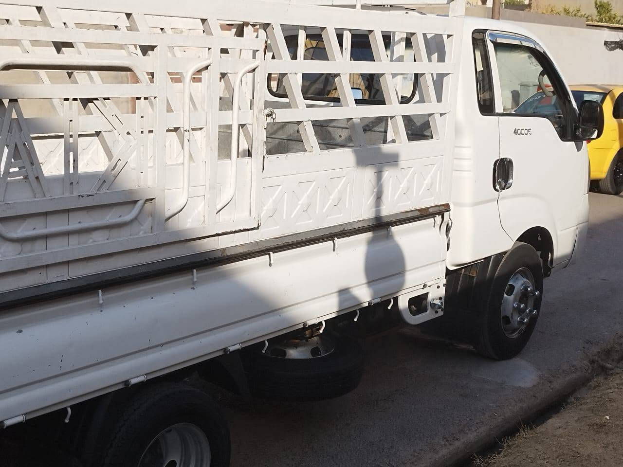 کیا ٤٠٠٠
سەنەوی بەناو خۆمە تاکو ٢٠٣٠ تازەیە
تایەی ١٤
تانکی ١٢٠ لتری
گێڕ مەکینە تەبرید هەموی بەشەرت 
بێ بۆیاغ
نرخی ١٥٠  کرکوک
***********
