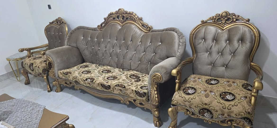 تخم للبيع نظافه فول قماش وسفنج جدد
السعر ٨٠٠
العنوان الرمادي 
الاتصال على الرقم 
 ***********
من طرف ام سفانه  لتنسون
