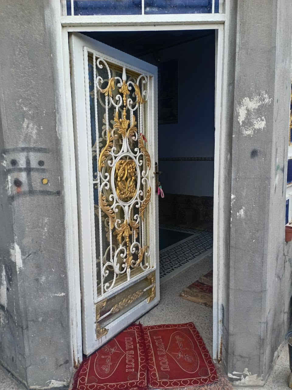 بيت بحي الزهور / الهنديه للبيع
مساحه //200 متر بالمنطقع العاليه 
يفتح على حديقه

البيت طابقين مسلح  بناء عام 2019

الطابق الاول //
غرفتين نوم + صاله + مطبخ + استقبال
صحيات داخليه وخارجيه 
 
الطابق الثاني//
اربع غرف  نوم + صاله + صحيات 
 
للاستفسار اكثر الاتصال بالرقم //
                          ***********

او مراجعة مكتب الضامن للعقارات
بحي الصدر مجاور صيدلية ركن العلاج
