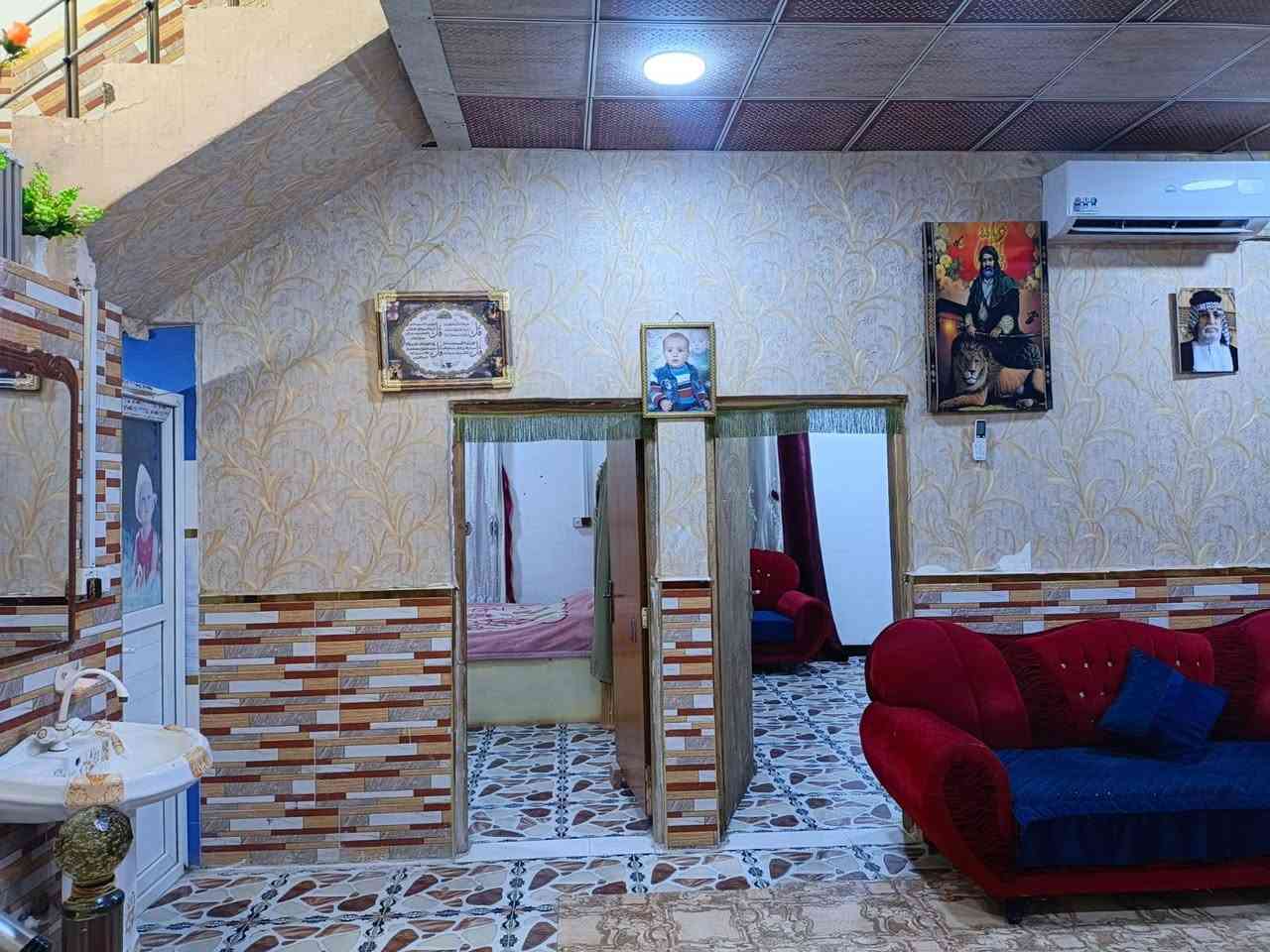 السلام عليكم بيت للبيع بلديه كامله معامله العنوان البصره ابي الخصيب عويسيان شارع كوت الضاحي المساحه 160 يحتوي على ديوانيه وهول وغرفتين ومطبخ وطامه وحمامات واثنين داخليات ومرافق خارج ودرج وبيتونه وغرفه فوك الارضيه سيراميكك والسقف كونكريت الصطح سراميك مطبق بناء حديث سقوف ثنويه ماي كهرباء خدمات من مدارس اسواق السعر 65 وبيه مجال اي استفسار على هذا رقم *********** يوجد واتساب البصرة, العراق
