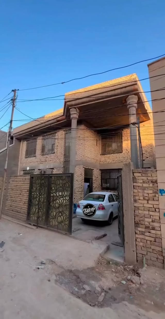 *بيت طابو زراعي طابقين (سند 25 ) بسعر مناسب جداًاً

المساحة 250 متر
واجهة 15 متر 
بناء حديث

*الطابق الارضي / غرفة وهول واستقبال ومطبخ ومجمع صحيات
مناور عدد 3  
كراج سيارة
حديقة كبيرة
صحيات خارجية

*الطابق الثاني / غرف عدد 2 
وهول ومجمع صحيات

*عرض الشارع 6 متر 
كامل الخدمات مجاري وماء وكهرباء ونت ضوئي يبعد عن التبليط ٣٠ متر

*يبعد عن شارع الورديه الرئيسي 
حوالي ٢٠٠ متر

*وردية خارج _ قرب جامع العكام _ شارع البزل المشجر

*ثاني فرع في شارع البزل المشجر

للتواصل ويتوفر وتساب على الارقام

***********

***********
