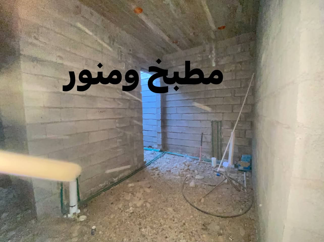 مشتمل للبيع  حي الكابينات  قرب حولي المشروع مساحته100 متر قطعه ومقاطعه بلديه مرفوع عليه معامله تمليك غرفه ومطبخ وصحيات داخليه واستقبال وممر  وصحيات خارجيه وبيتونه وستاره كامل باقي تشطيبات بسيطه السعر  خاص للاستفسار الاتصال ***********
