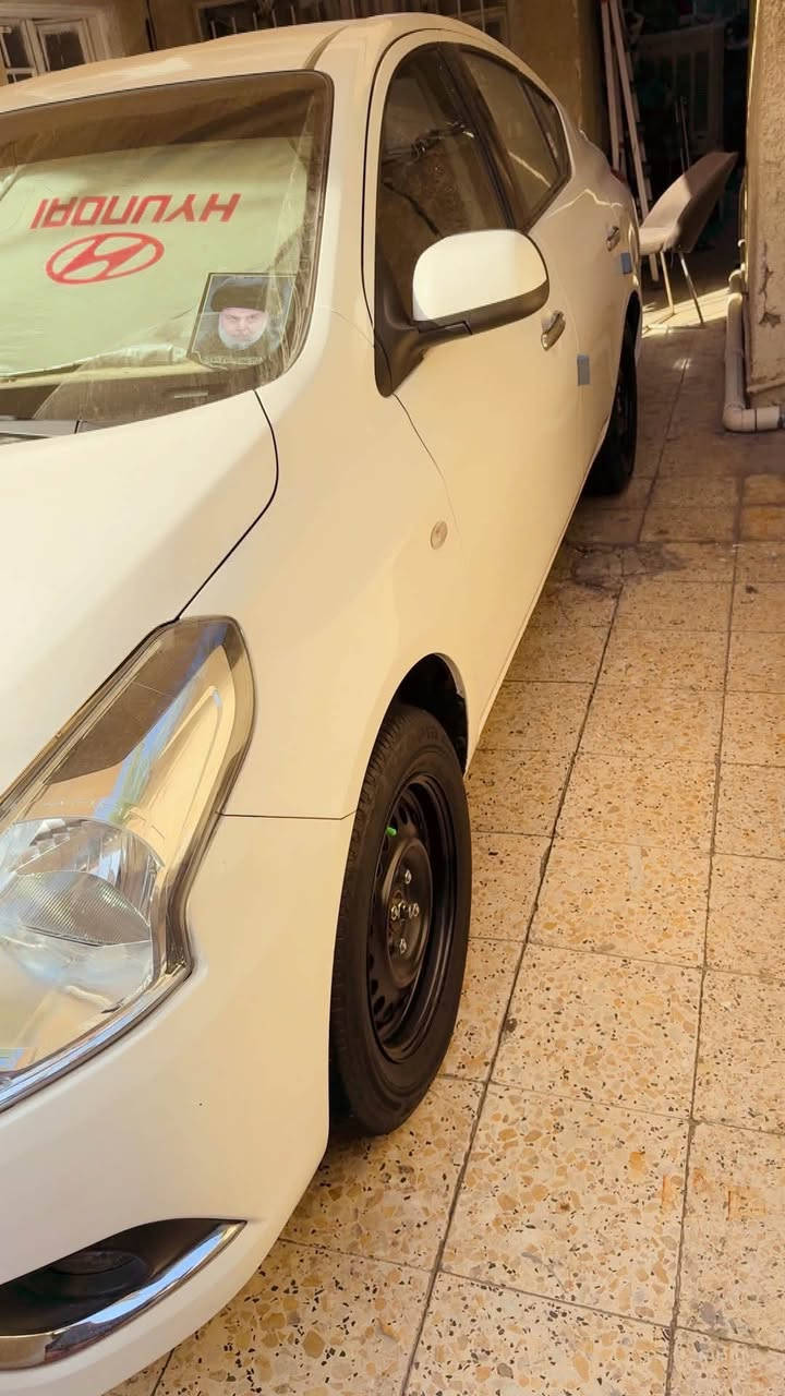 سلام عليكم نيسان سني هندي موديل ٢٠٢٤ سيارة جديدة حيل فول مواصفات أربع جام كهرباء وقطعتين تبريد مكفول عدا بس بارد بسيط السعر ١٢٠$ وبيها مجال حك الجيه مكاني بغداد البياع الاتصال ***********

نص مكتوب في الصور:
- @7.zne