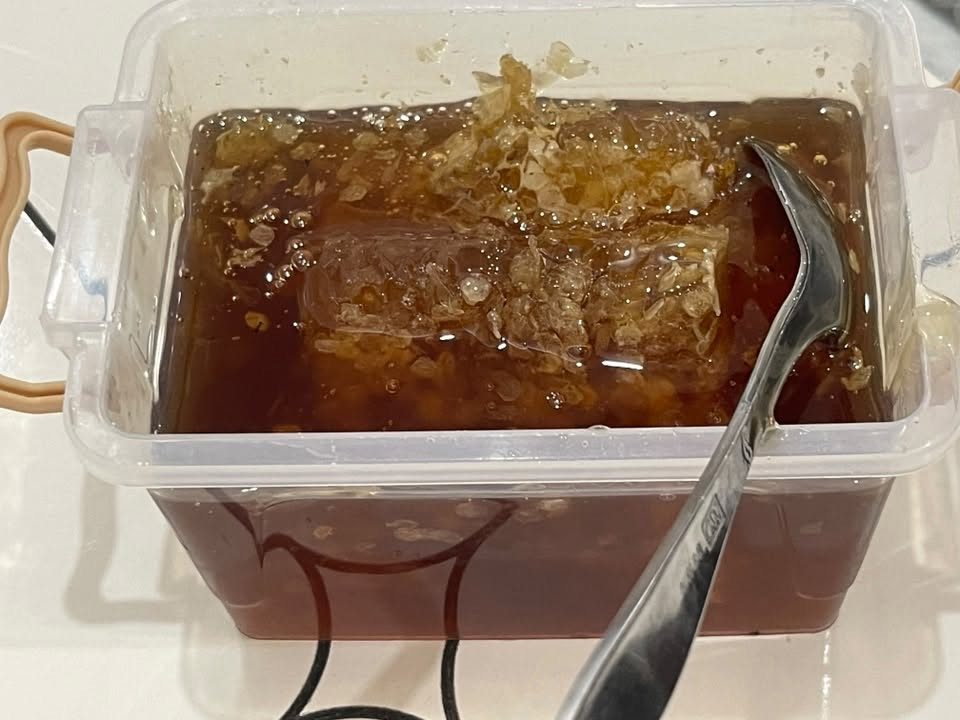 هةنگوين تازةو  جوان بةشةرت تام و بون  كيلوي 17 هةزار توزي مةعمةلة عةدةتئكي كةم بةردةستة  كومينت بكة يان جةرةسكة گةياندنيش هةية***********
