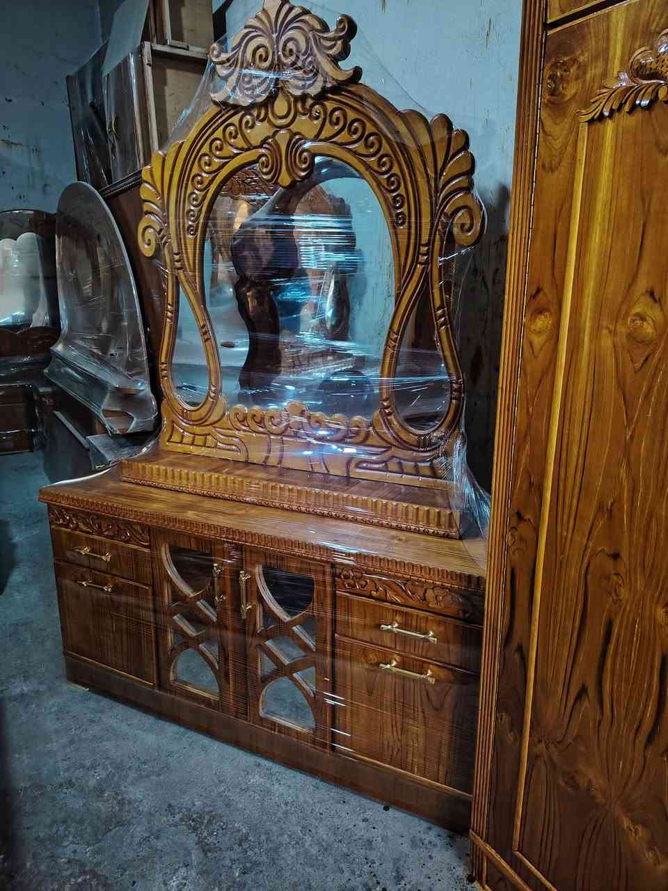 سلام عليكم غرفه 5باب ملحق صاج خمسا مليم فول نضيف ثقيل السعر 775عنوان موصل ***********
***********
