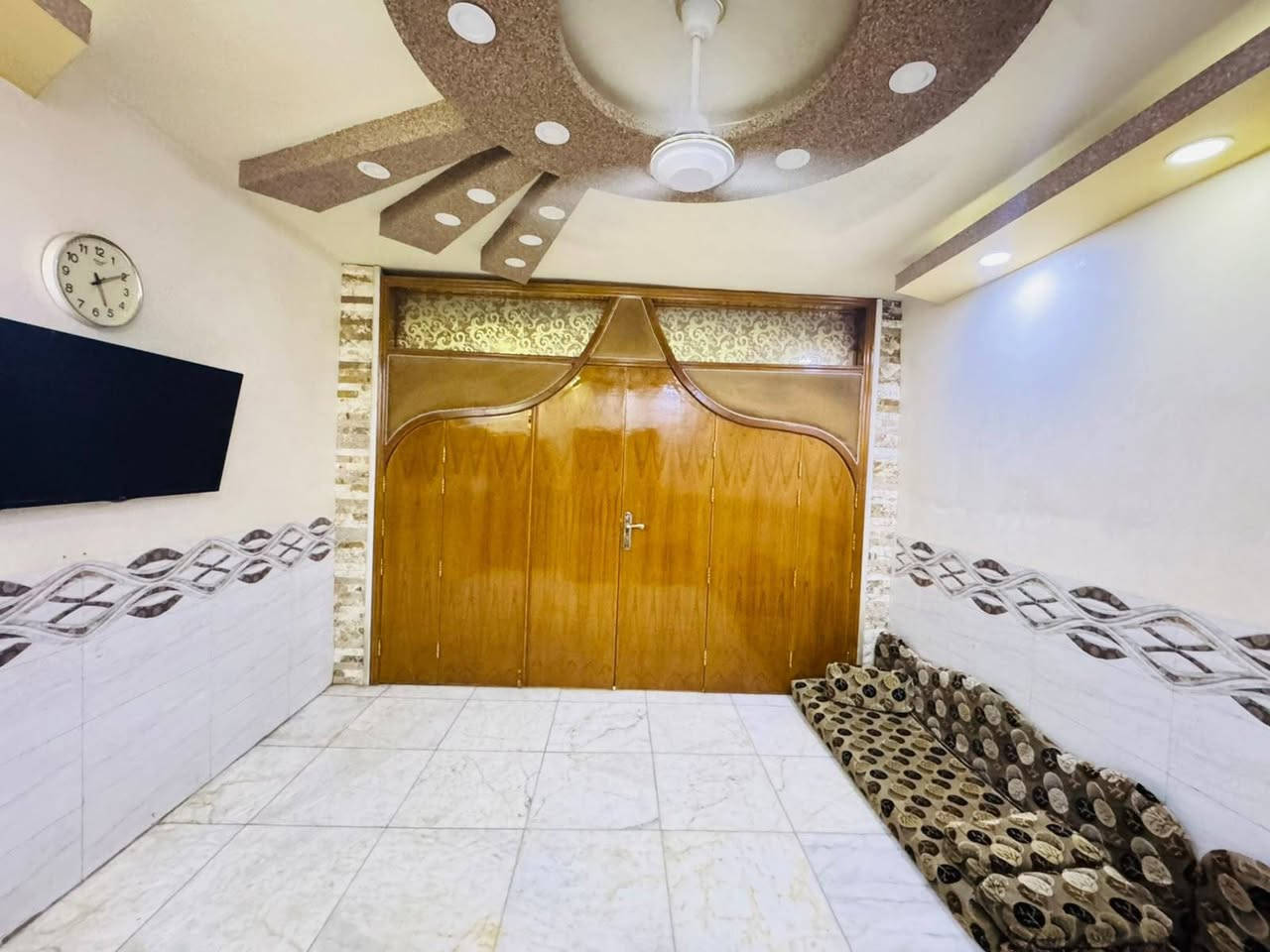 ســـلام عــلـيـكـم

#دار_لــلايـجـار_مـبـلـغ_الايـجـار_500قـفـل

🔹#دار_لـلايـجـار_طــابـو_صـرف_نــادر_الـثـانـيـه_قــرب_مـدرسـة_الـوائـلـي🔹

-يـحـتـوي عـلـى 3 نــوم وصـالـه وكـلـيـدور ومـطـبـخ ومـجـمـع صـحـي 
-خــدمــات مــاء مـجـاري كـهـربـاء والـشـارع امـبـلـط
-حـلـه نــادر الـثـانـيـه قــرب مــدرسـة الـوائـلـي

📍عــنــوان الـــمــكــتــــــب‼️
💢مـكـتـب بـسـمـايـه لـلعـقـار💢
حـلـه نــادر الــثــانــيــه مــقــابــل مــول اهــل الــخــيــر 2 ســابــقــاً💢

خـــــ♾️ـــاص او الاتـــــــ📞ــــصـــال

*********** مــحــمــد قــاســم

*********** عــلــي قــاســم

*********** المـكـتب
