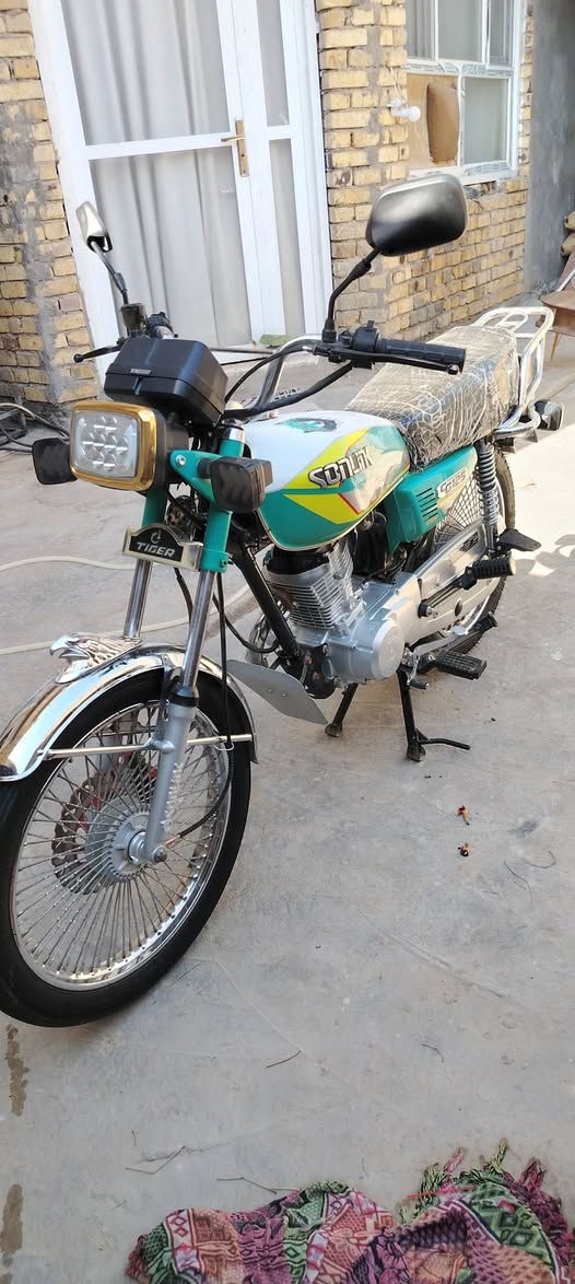 السلام عليكم اخوان من رخصت مدير الكروب دراجة تايكر مكفولة كفالة عامة موديل 24للبيع اليعندة استفسار يتصل علئ الرقم او بي خير او يدلل***********
