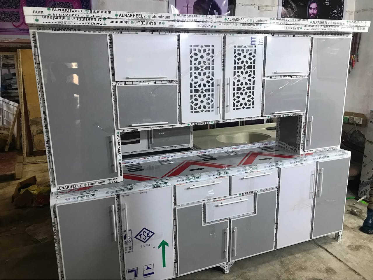 تخفيضات كاونتر مترين ونص ابو النزال شغل شرط التزكام مقطع اصلي بليت واحد ملم نرماده حفر نقش cnc تاج وكلوبات جراره بوري سكه شفط شغل درجه اولى مع سنك متر وربع مرمر ب٧٤٠ العنوان ناصريه شارع الاخلاص *********** ناصرية, ذي قار
