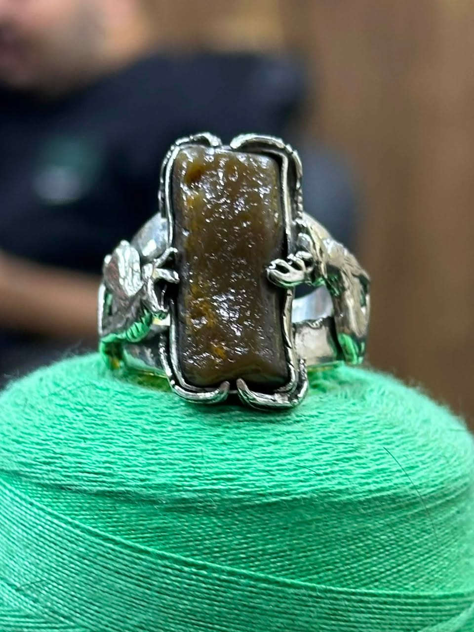 السلام عليكم / عرك سلطاني نباعي عسلي 
يشف بل الكامل 
صياغة امير خربالي قياسه ٢٢
يوجد توصيل لجميع المحافضات
***********
