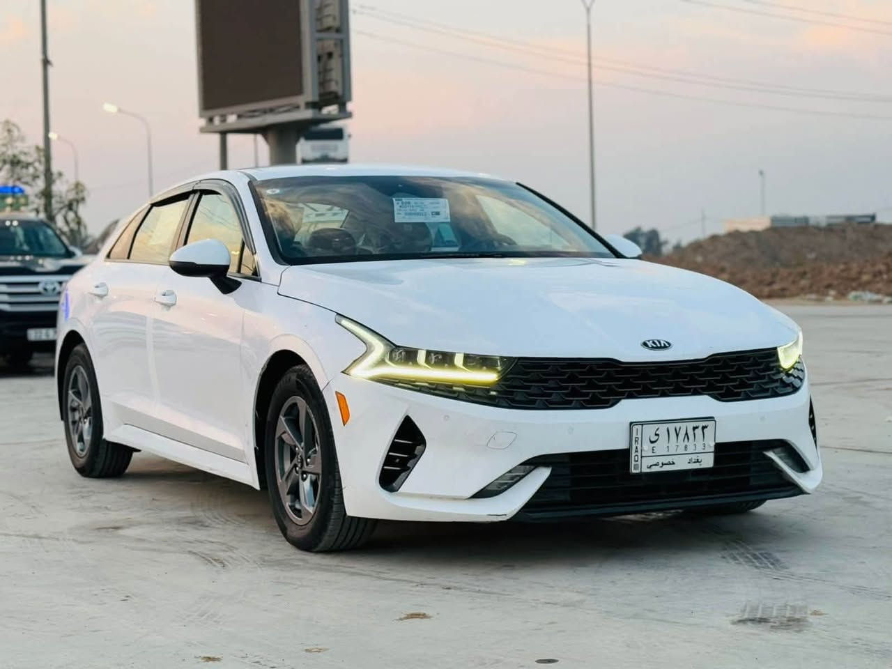 كيا كي فايف 2021
KIA K5 2021 
وارد امريكي 
صبغ قطعتين
-شاشة كبيرة
-كاميرا بلادية 
-تحكمات ستيرن 
-انظمة قيادة
-اوتو هولد
-بصمة تشغيل وأبواب
-مكينة 1.6T ( تيربو ) 
السيارة جديدة جداً 
العنوان / واسط - الصويرة 📍
هاتف /***********
