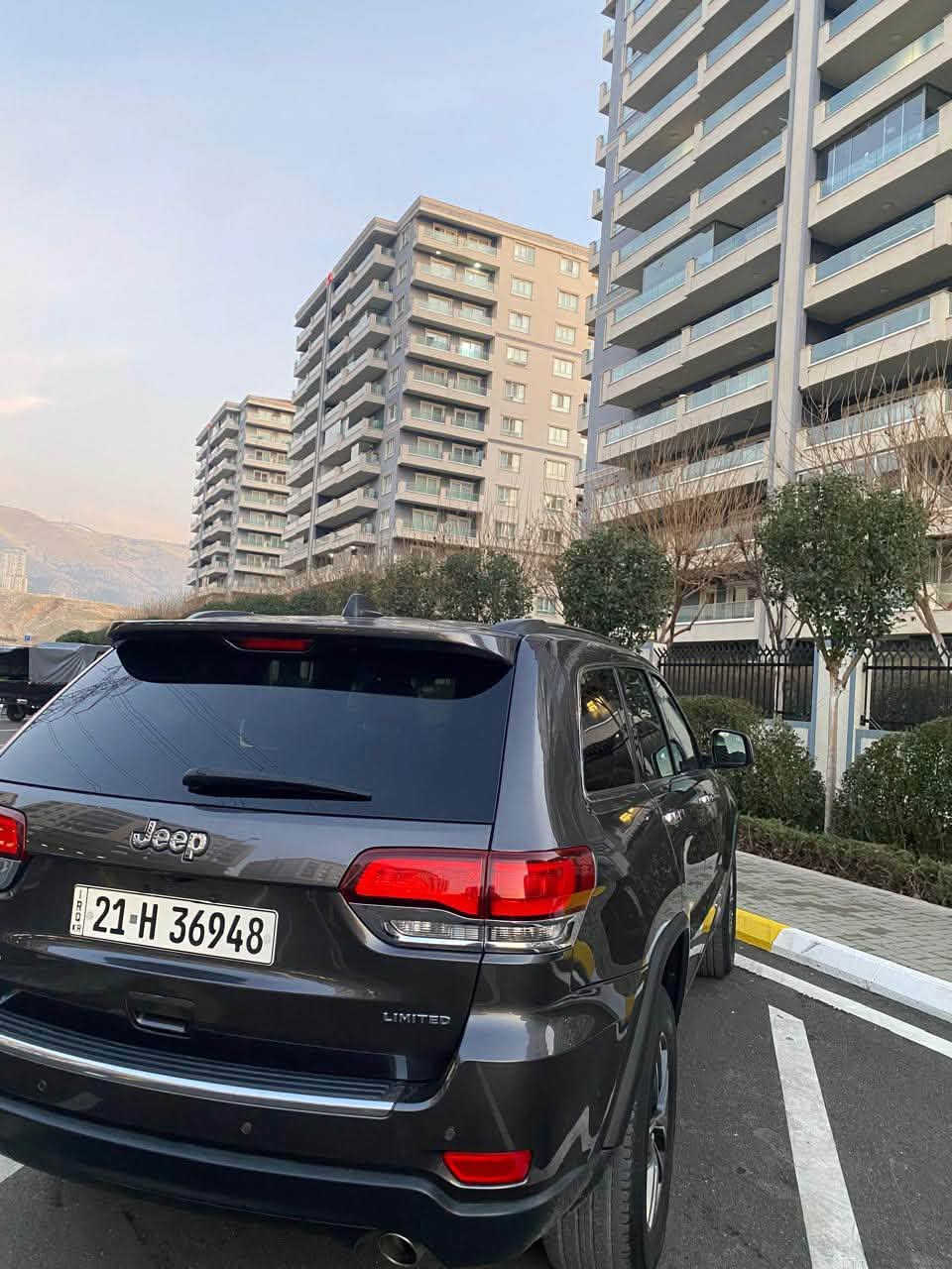 🚗 للبيع: جيب جراند شيروكي (Jeep Grand Cherokee) - فول مواصفات (Full Option) 🚗
✅ المواصفات الكاملة المتوقعة (الرجاء التأكد):

· فتحة سقف (بانوراما أو عادية)
· جنوط رياضية مقاس 20 بوصة
· شاشة ملاحة (نظام ترفيهي)
· مقاعد جلد فاخرة
· مقاعد كهربائية مع تدفئة وتبريد (حسب الفئة)
· حساسات خلفية وأمامية وكاميرا رجوع
· فرامل طوارئ ومساعدات أمان (ASR, ESP)
· مكيف أوتوماتيكي مزدوج (ثنائي أو رباعي المناطق)
· دخول وتشغيل بدون مفتاح (Keyless)
· كروم خارجي (مرايات ومقابض)

📌 موديل: [٢٠٢٢]
🎨 اللون: رمادي معدني
⛽ نوع الوقود: [بنزين / ديزل]
💰 السعر: [٢٦٠ ورقة] (قابل للتفاوض)

📞 للجادين فقط، الاتصال على الرقم:
***********
