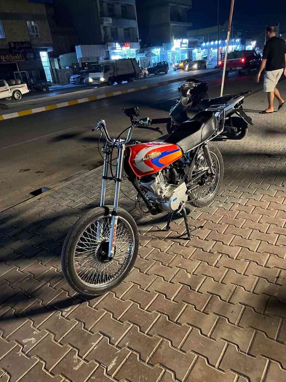 السلام عليكم 
متاح 4كيررياضي سكنر مكفوله موديل 22الشاصي والمكينه 24للبيع كوت خاجيه شارع 40موبايل***********
