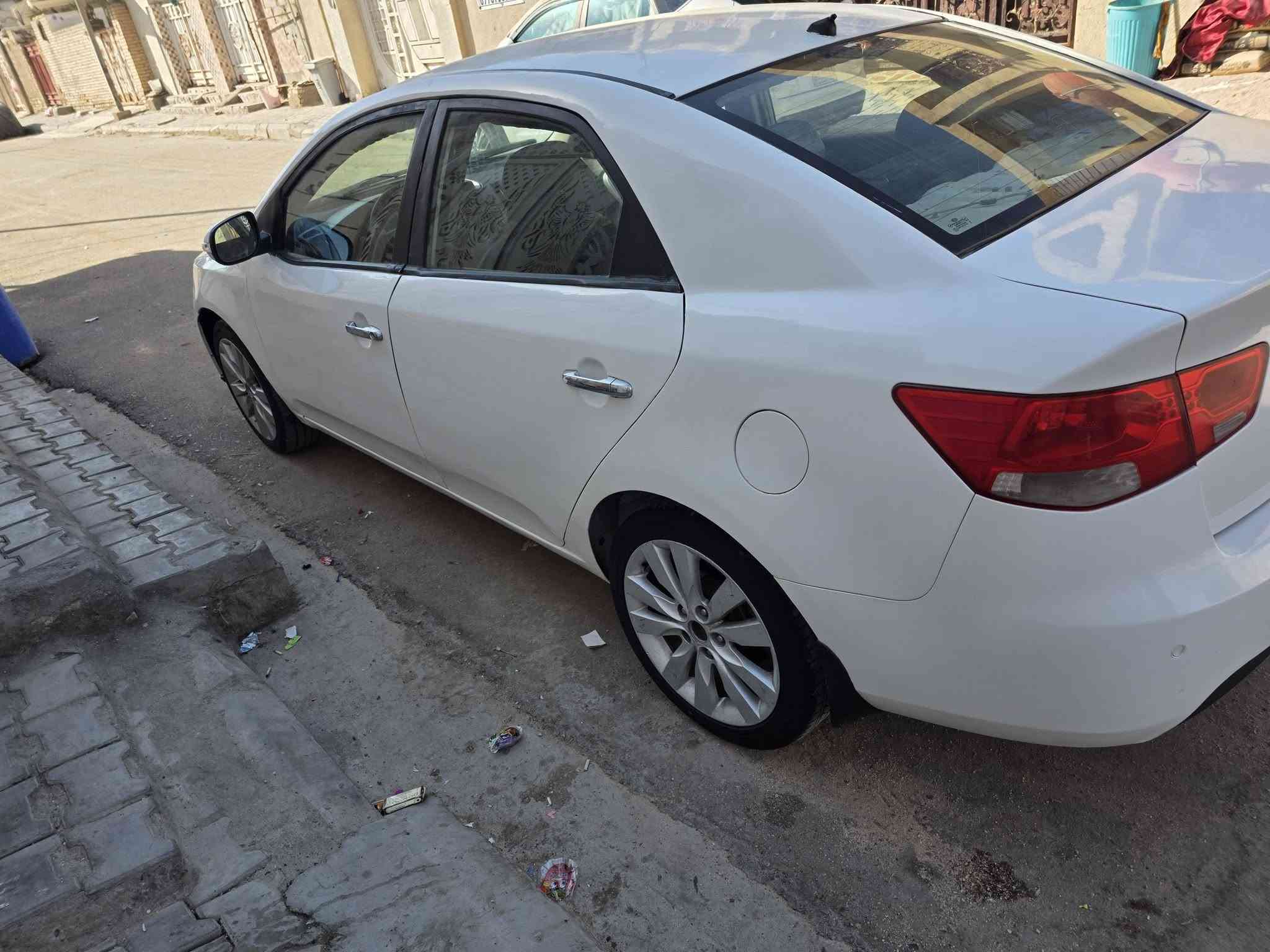 سياره كيه سيراتو مديل ١١ خليجيه سياره رقم اصلي سنويه سنساخ بس رعايه ما ندله نبيعك دوات كومت حديد  سياره كفاله كص مجفيه فقط رقم ربيل ألماني كير مكينه حداديه جديده تخم تاير جديد رقم الجوال ***********
