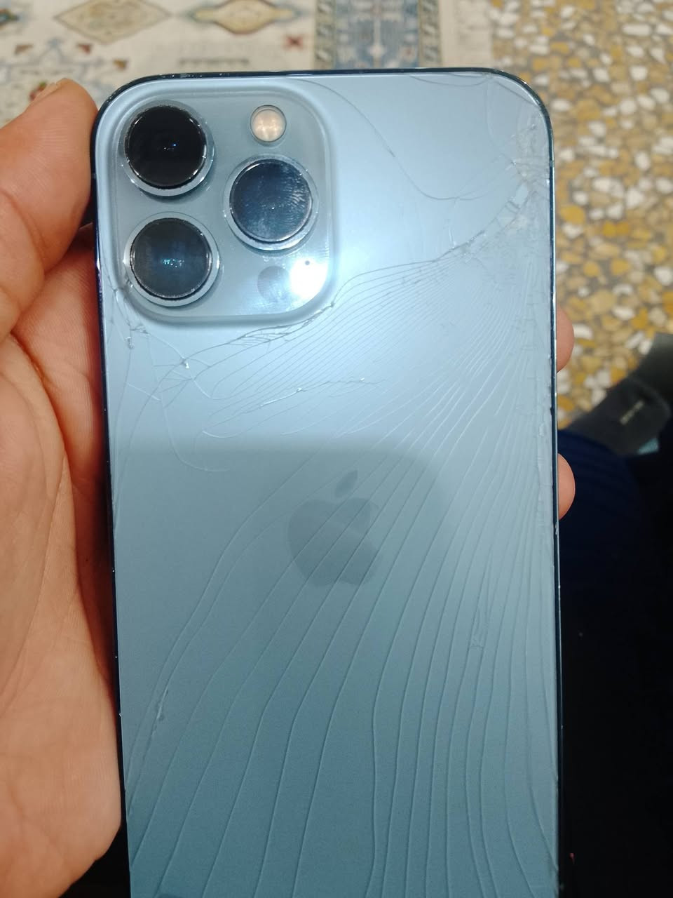 السلام عليكم
ايفون 13برو ماكس 
لون بحري 
جهاز نضيف جدا  ومرتب 
بطارية 84 بلادي
ذاكره 256
مبدل بي كامرات 
وشاشه نوعيه جيده 
وضهر مفطور
مكاني بغداد المشتل 
السعر 475 بي مجال بسيط جدا 

للتواصل واتساب فقط ***********
ملاحضة إطار الشاشه بي صفار ولاكن ما مئثر على شي
