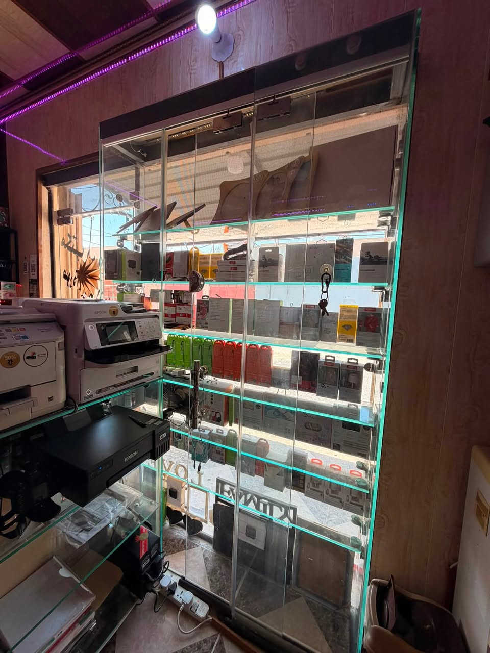عارضة جام للبيع
طول 240
عرض138 
رفوف 6 
باب اسلايت 
***********
