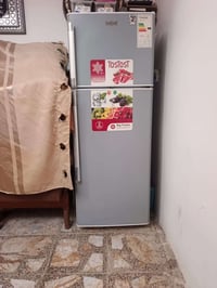 ثلاجه اخت الجديده مستعمله قليل مكاني بغداد الكراده السعر 150قفل مابيها...