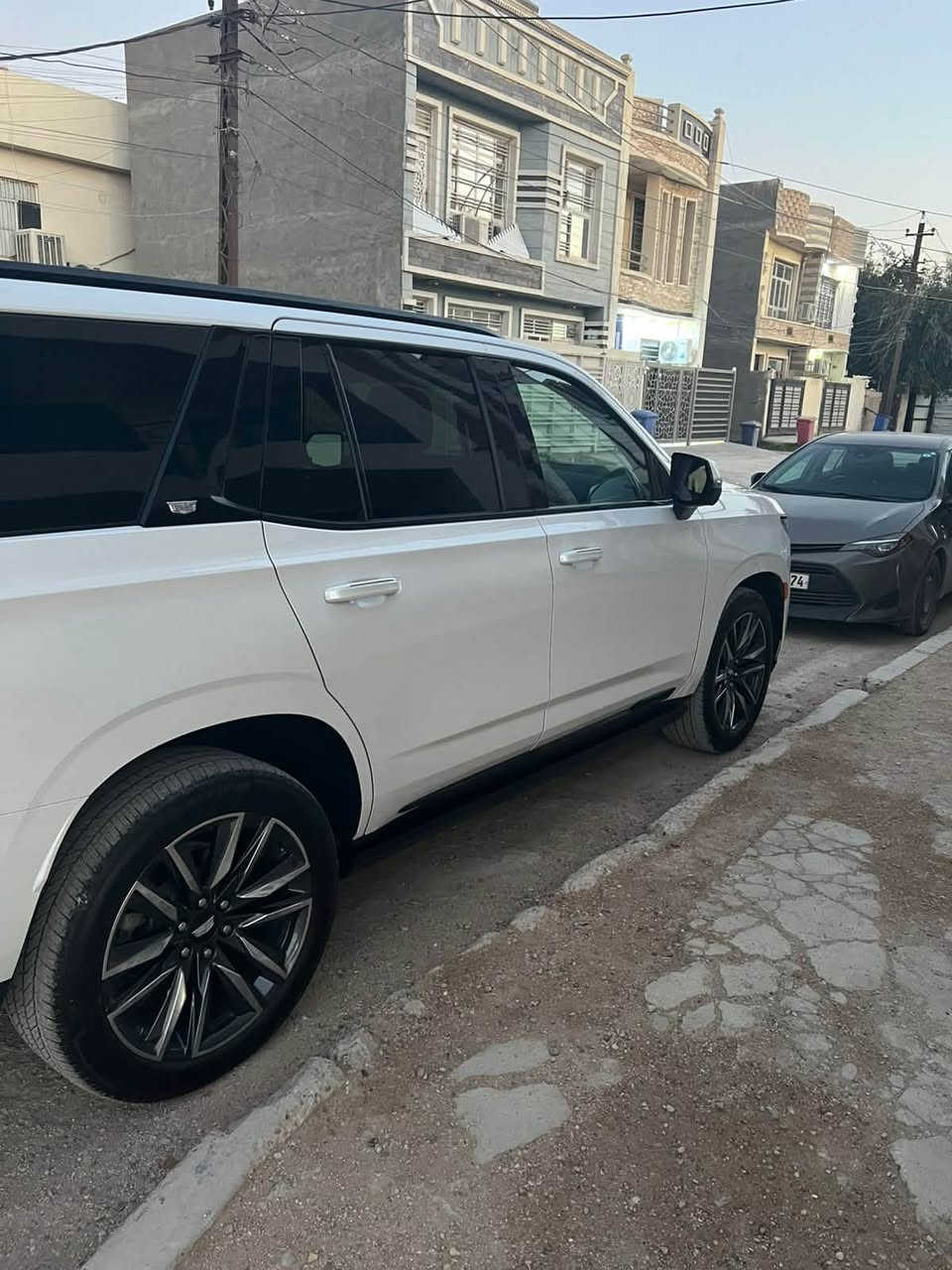اسكاليد • ٢٠٢٣ • ابيض