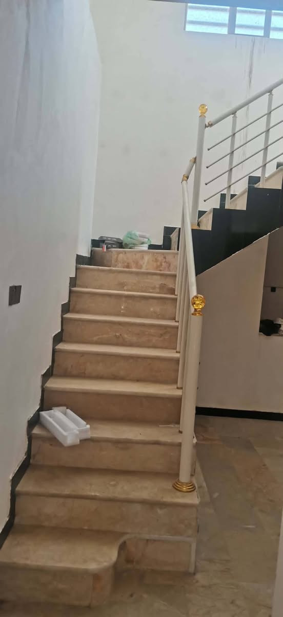 🏠 دار للبيع في النجف - الجديدة الثالثة
🏠المساحة: 108 متر مربع.

* حالة البناء: بناء جديد 2025 . 
*  جاهز للسكن. 
يتكون من :
1 غرف نوم 
صالة 
استقبال 
مطبخ 

*الموقع: النجف الجديدة الثالثة - قريب  شارع أبو صخير وقريب من شارع المدينة.

📞 للتواصل والاستفسار عبر الواتساب مباشرة:اضغط على الرقم أو راسلنا:***********
