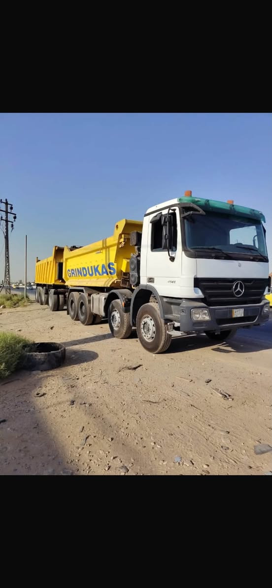 السعر راس وعربانه ب٥٨٠ وبيه مجال  موديل ٢٠٠٦ رقم بغداد مربوطه ٣ لوحاتً كير كهربائي مكينه 44 شاصي 41 تخم تاير راس وعربانه مكفوله من الصبغ جاهزه للعمل مكان بغداد الاستفسار ***********
