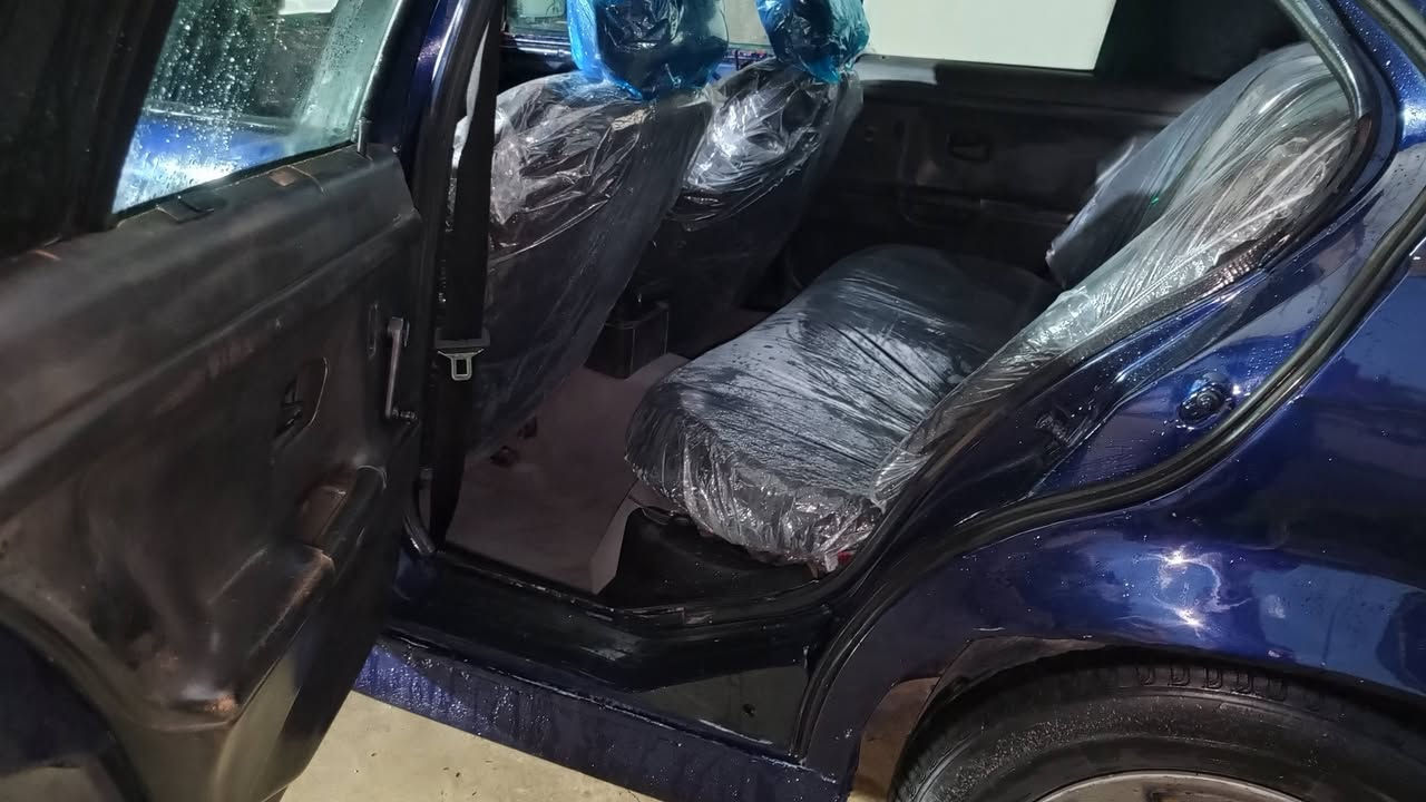 سلام عليكم للبيع او المراوس حسب القناعه BMWE36موديل 95 كير عادي 
معمره جديد صدر خلفي امامي جديد مكان السياره الانبار قضاء هيت وتساب ‏‪***********‬‏
