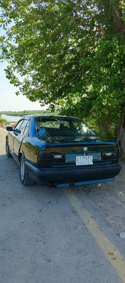 سلام عليكم سيارة BMW 525 موديل 94 
رقم بابل ب أسمي
مصبوغه عام جمالية مابيها حادث
تخم تاير جديد كهربائيات شغالة 
بلاد بدون جطلات
حدادية أمامي خلفي جديد 
سيارة خير من لله 
كير أوتوماتيك
مكاني بغداد
السعر 60 بيها شي قليل 
ه‍ـ ***********

