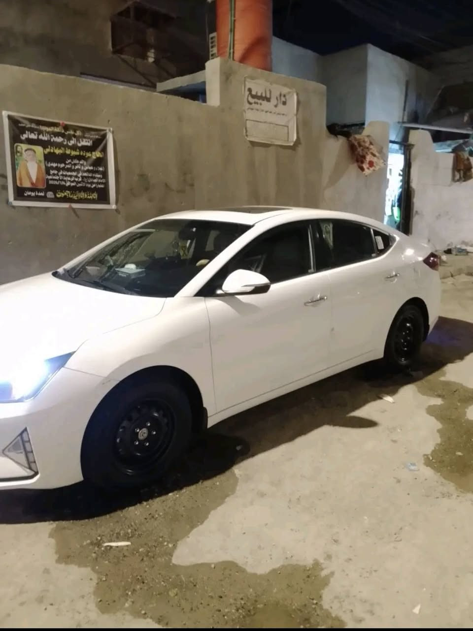 انتره خليجي 2020 حره سنويه جديده لون ابيض محرك 2000 دوش فول مواصفات مزوعه كامره اماميه وخلفيه بصمه وفتحه داخل صاج فقط بارد جوه القبق بانزين وبارد جاملغ الامامي جه السايق الخشم عله اربعه اصابع حداديه جديده وبيه منضومه كامله مال زنون وعين شيطان ونص تقريبا 170  ويل كب كروم5 ماشيه 200000الاتصال *********** مكان بصره حيانيه شارع المستطيل البصرة, العراق
