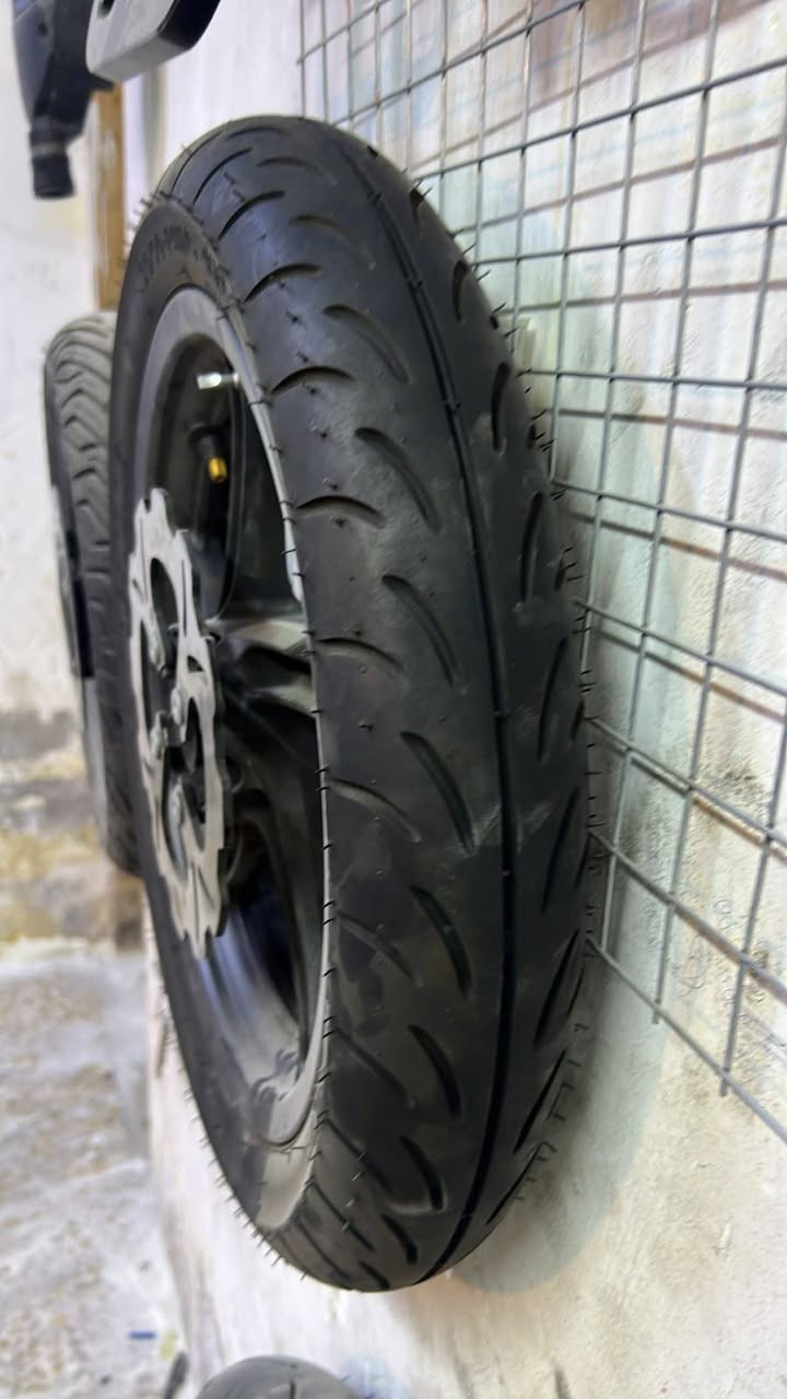 تايرين حاويه امامي وخلفي مال الجيل الرابع هنه والوياله جدد مكاني بغداد القاهرة رقمي ***********
