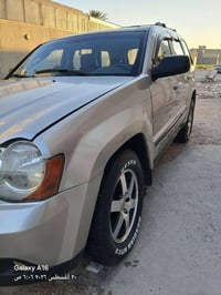من رخصه مسؤول الكروب اجمل تحيه طيبه  لاريدو كراند شيروكي موديل 2008 صب...