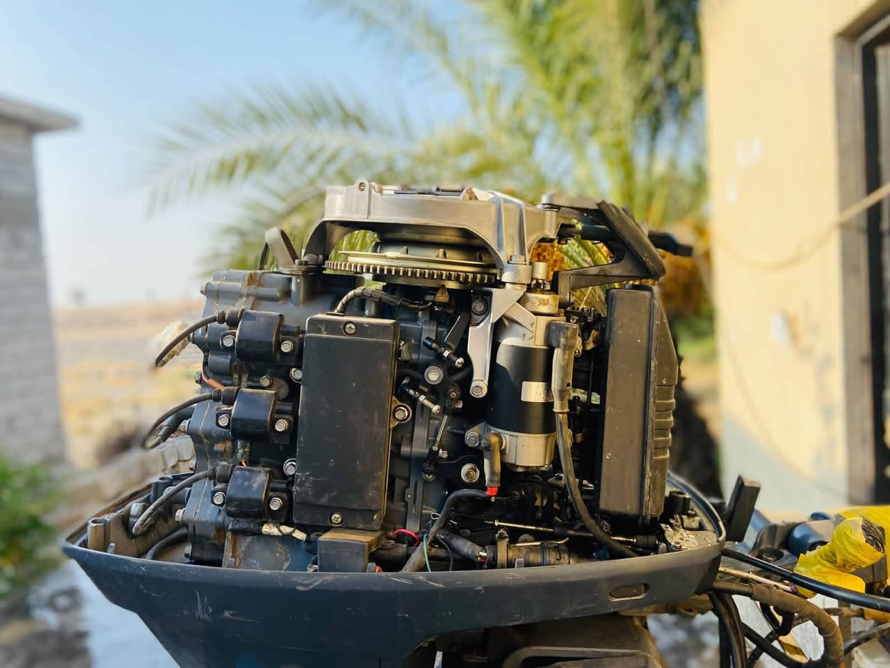 مكينه 60ياماهامامفتوح لاكير ولا محرك اخوالكارتون العنوان ديالى ***********
