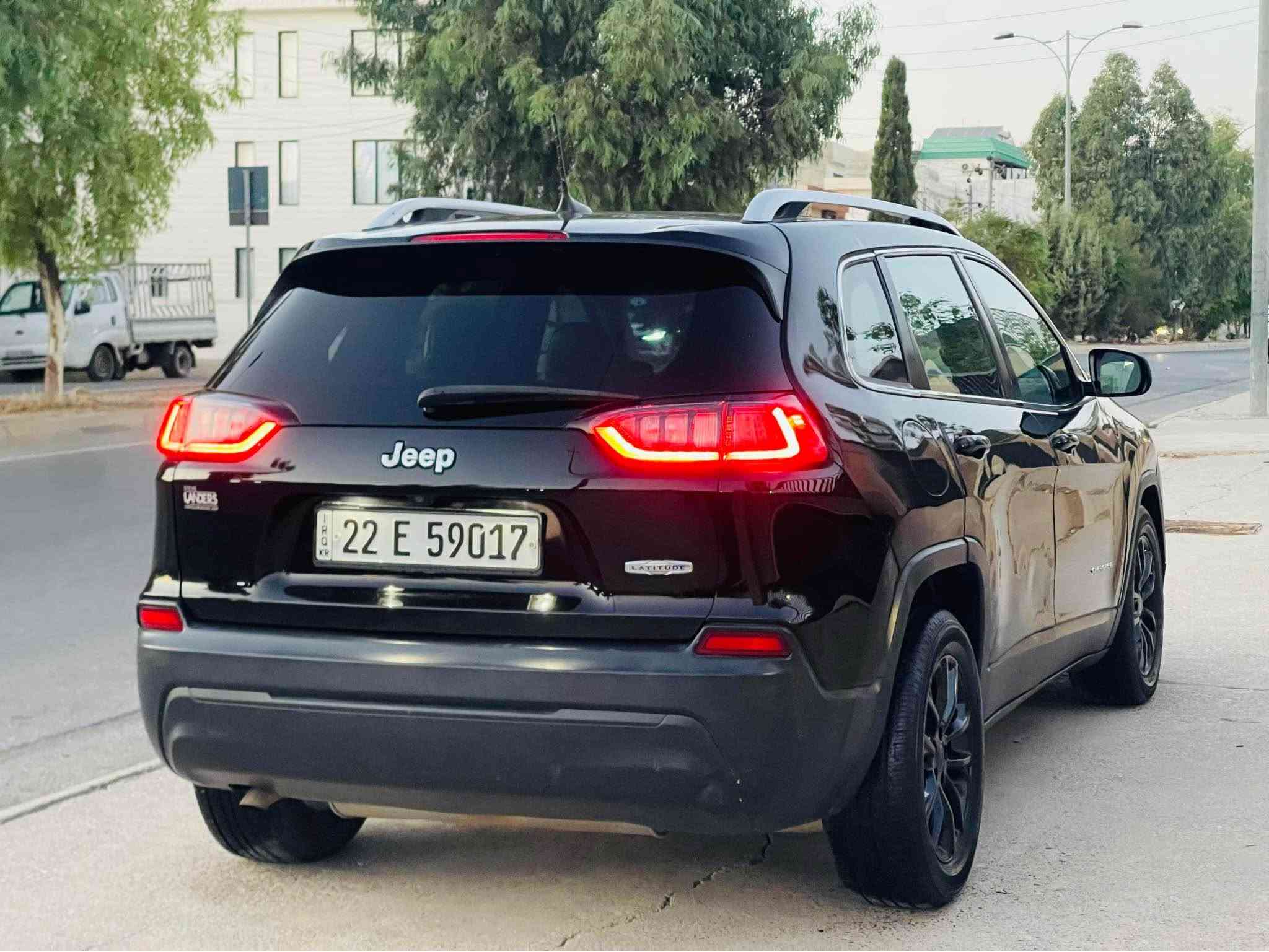 سعر 88$شوين سليمانى 
جيب چيروكى 2019 
پينج پارچه بؤ ياغ گيرومه كينه به شه رت 
سه نه وى تازه يه تحويل و غرامه به شه رت 
Watsap ***********
Vaibar *********** السليمانية, العراق
