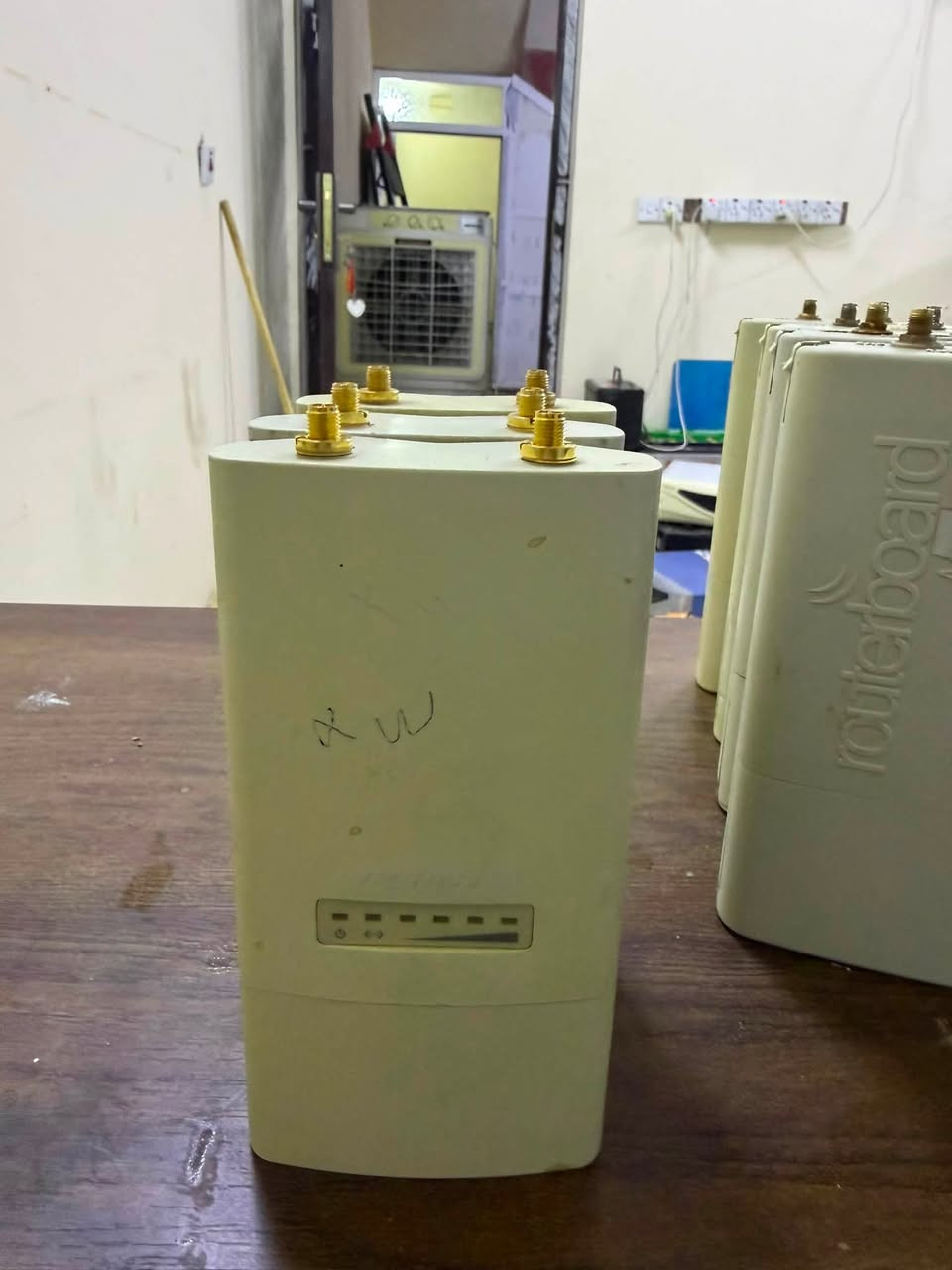 توفر لدى مكتبنا
راوتر بورد 912 سعره 35 الف 
روكت xm سعره 35 الف 
نانو ستيشن xw سعره 35 الف 
يوجد لدينا توصيل لكافة المحافظات 
***********
