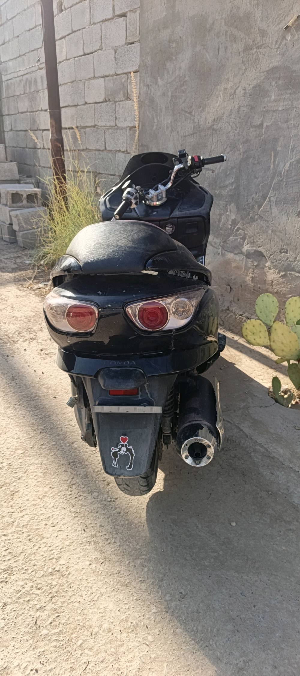 سلام عليكم دراجه فورزه سعره 700قفل وبيه مجال لشراي فورزه مكينه مامفتحوه اصبانه مامدود عليه لمحرك كامله مكمله دراجه شلعته شك لكاع بس مستعجل ع بيعه