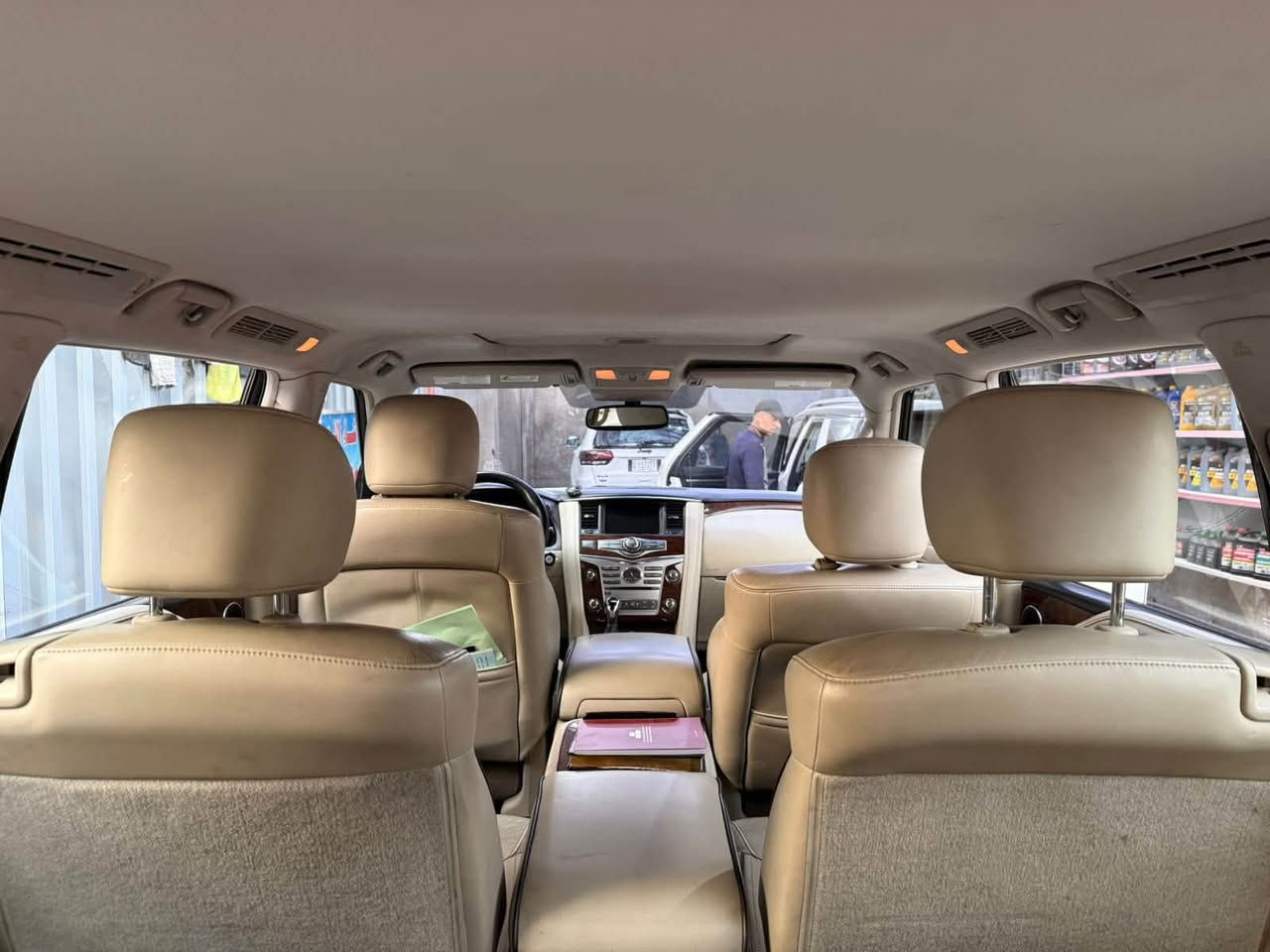 #Nissan #INFINITY 
إنفينيتي QX80 موديل 2018 – وارد أمريكي بدون ايرباك
للبيع المستعجل 
السعر 225 

🔹 تفاصيل السيارة:

* وارد أمريكي
* حادث (بنيد + جاملغ ايمن) بدون ايرباغ
* السيارة مكمّلة بالكامل ولا يوجد أي نقص
* جميع القطع المبدلة وكاله انفنتي  (أصلية)

🔹 الصيانة والإضافات:

* تمت الصيانة الكاملة في كراج iFix
* تركيب تايرات جديدة نوع Goodyear الأمريكية من دانلوب 
* نانو سيراميك + بوليش لدى Top Car وبيهه ضمان سنتين السيارة محوله بلاك توب
* منظومة تبريد كاملة مبدله مع انابيب (أمامي + خلفي) مع – جميعها جديدة
* السيارة مجددة بالكامل لحيه مبدلة  وكاله  (قطع جديدة)
* قاعده فيت بمب كامله جديده وكاله مع فنجان 

* فحص كامل وادامه قبل تبديل دهن كير ودهن محرك 

🔹 الحالة العامة:

* سيارة نظيفة جداً ومعتنى بها
* جاهزة للاستخدام 
النقوصات 
١- كارت عالي لايت امامي يسار 
٢- غرامات 
٣- وجهه محرك مفتوح دبل كازكيت علمود الدونز وبانزين للمعلومة صور حادثها بأمريكا والسونار موجودة ضمن المنشور 

للاستفسار مراسلة واتساب او الاتصال على الرقم ***********
