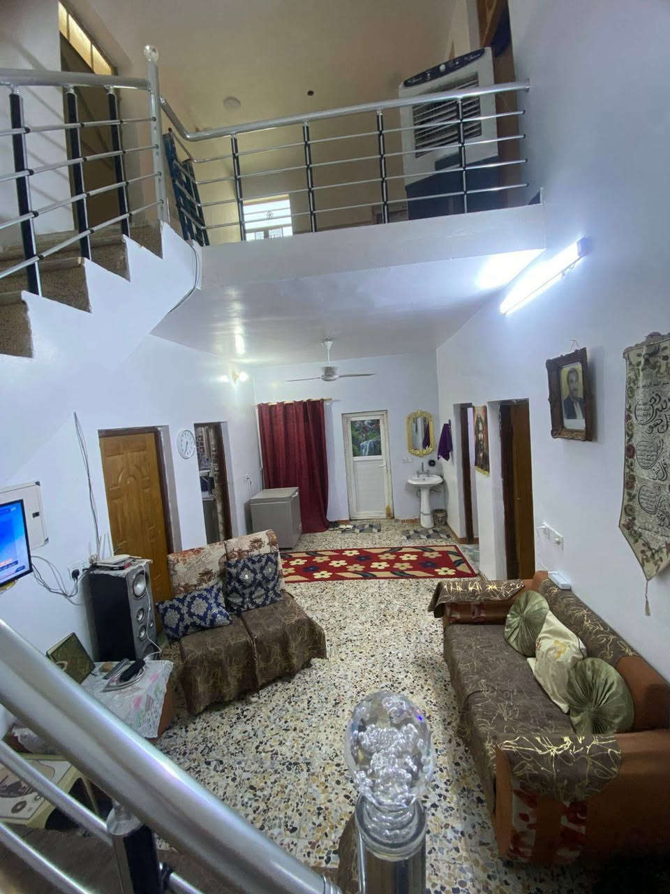 ***********
السلام عليكم بيت 190متر🏠
 سند 25 قرب ابو عمار العزاوي 
استقبال ديكور حديث 🔥
البيت بي 4غرف نوم🛏️
3 حمامات 🚾
منوار +ترك 
السطح الاول والثاني شتايكر 
كهرباء +سحب +ماء ✅
قرب سده جبور  
السعر 100 وبي مجال💥💥💲
للستفسار اكثر للتصال على الرقم
