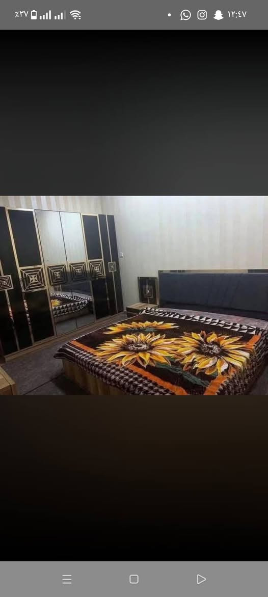 ايجار في جمعيه خير الله شقه 500 الف موثثه للعوئل  طابق ثالث مدعومه بمصعد غرفتين صاله مطبخ

نص مكتوب في الصور:
- %٣٧ ١٢:٤٧