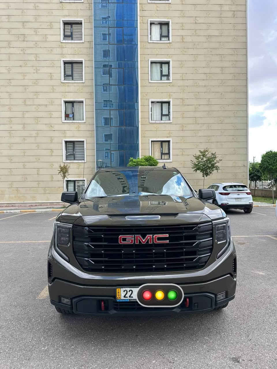 GMC Sierra 2023
الفيشن 
لون مميز مكفوله كفالة عامة من الشخط
رقم اربيل تحويل مباشر 
فول مواصفات عده الفتحه 
نقاط عمياء
رادارات 
كامررات 
اضاءة بالبدي
بصمة + بصمات ابواب 
گير تعليك 8 نمر 
محرك 2.7 تيربو 
ماشيه 59 الف ميل 
سعرها 37 وبيها مجال
السياره جداً نظيفه واستخدام نظيف وكلين تايتل لون مميز
***********
مكانها بغداد
