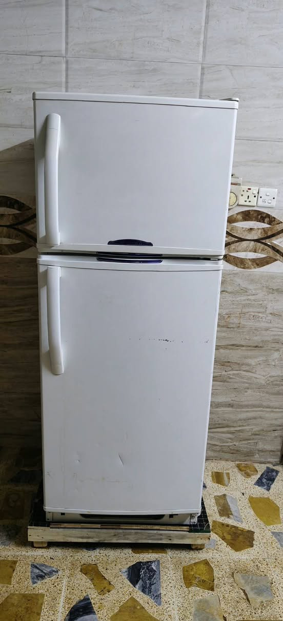 ثلاجة للبيع
