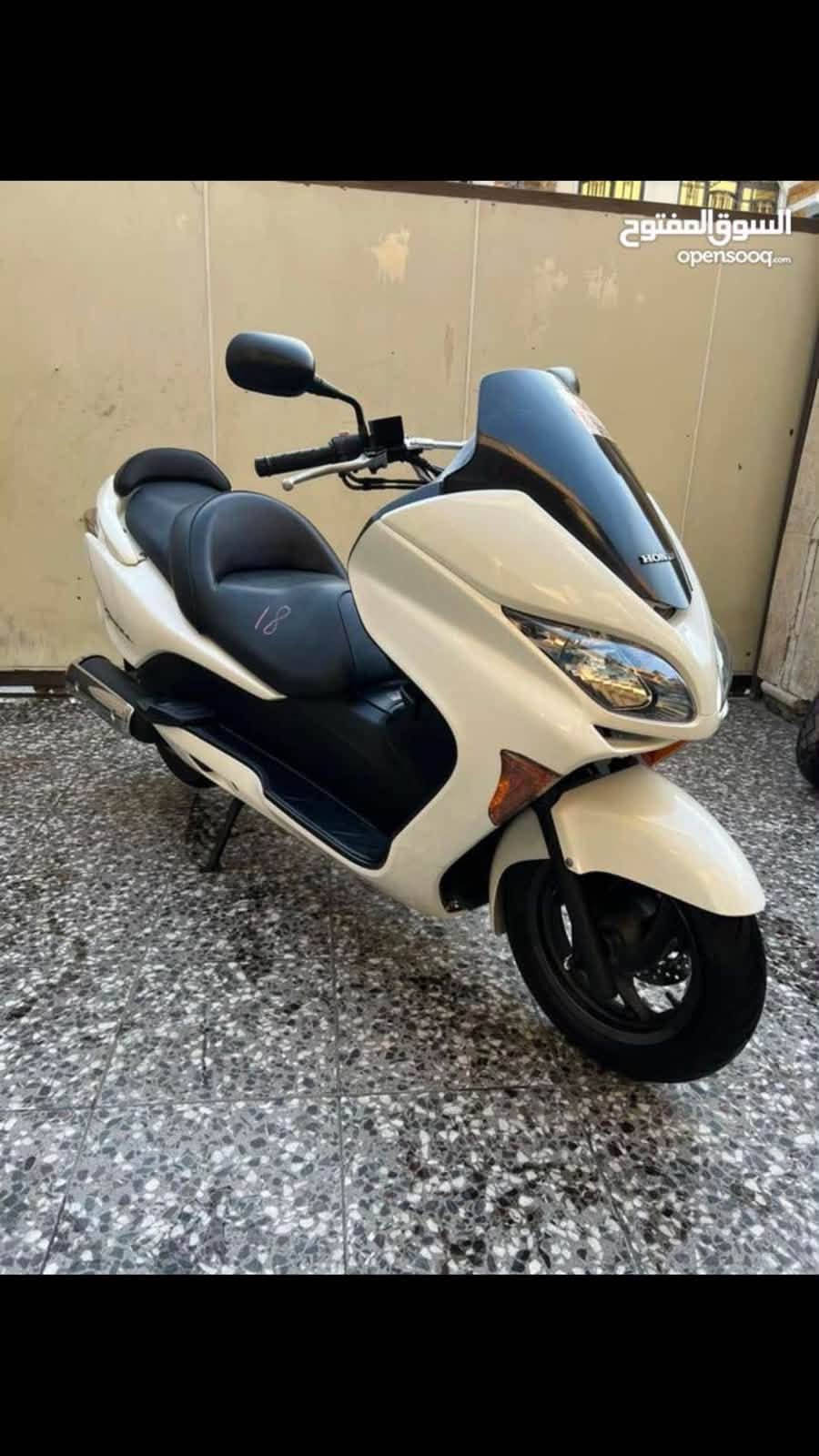 فورزا 09 كرستال جاهزة من كلشي عمية بلاد بيها منفيست اوراق كمرك هم مكفوله ب مليون و300 وبيها مجال للشراي او مراوس حسب القناعه عنواني البصرة الحكيميه 
***********

نص مكتوب في الصور:
- السوق المفتوح opensooq.com