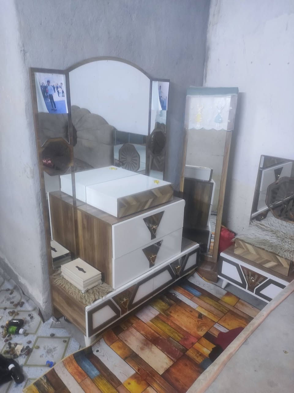 سلام عليكم عيني غرفة تركي 9قطع للبيع
***********/***********
