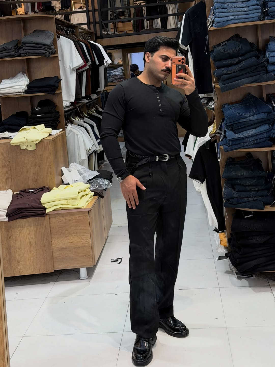 ⁨	⁨	هينلي شيرت ✨ 
السعر 20 الف

القياسات من m إلى 2XL⁩⁩
