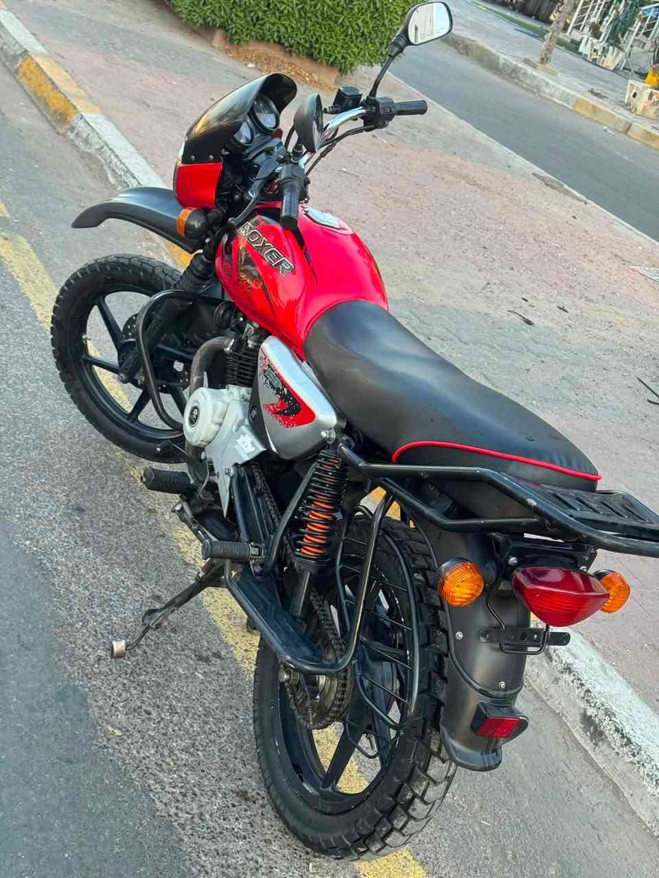 السلام عليكم بوكسر جبلي موديل 23 اوراق كامله 
دراجه كفاله عامه مابيها اي نقص والنضافه كدامكم مكينه خرسه وخير من الله رايدها ب 1400 مليون و400 بيها مجال مكاني بغداد الدولعي ***********
