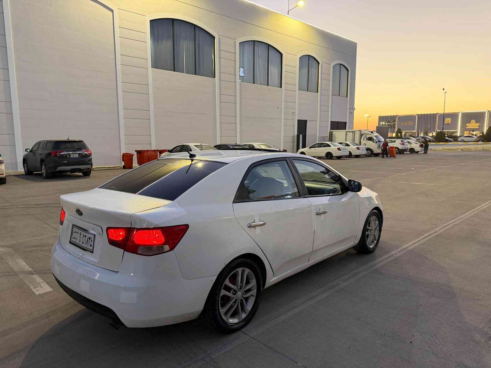 Kia Cerato 
دوبەی دوبەی 📦✅ مەنەفێست و ئەوراقی کامل لەگەلە تصدیق کۆدی سلێمانی بۆ کراوە باڵ کۆدیشی پێوەیە 
مۆدیل ٢٠١٣
فول مواسەفات ناو خەنەی 
دابڵ گێر تۆماتیک عادی ٦ گێر 
تەبرید لەسەر سویج 🥶 
مەکینە دوش مەرغوب ٤ پستن گزۆز گچکە زۆر کەم بەنزینە 
سلایت ٤ جام و ئاوێنە ئۆتۆ ئاوێنە شەفت 
 شاشە و کامیرە سوکان ڤۆلیۆم 
ویلکەپ تاخم تایەی خاوێنە  
سەیارەیەکی زۆر پاک و جوانە 
گێر و مەکینە و کارەبایەتی هەمو گیانی بەشەرت 
پێش و پشتی تازە توند کراوەتەوە 
سەیارەکە لە هەولێرە و نرخی ٥٣ وەرەقەیە و مامەڵەیەکی کەمی تێدایە 
 ژم*********** أربيل, العراق

نص مكتوب في الصور:
- 2013