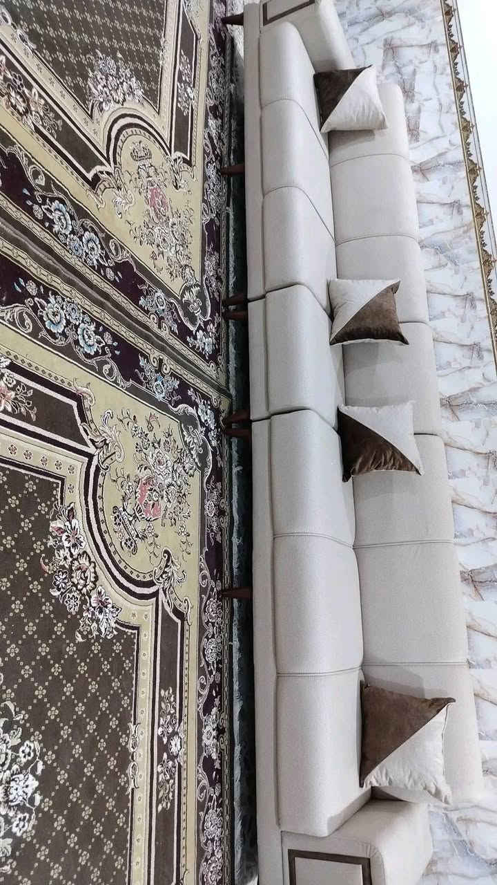 من رخصة ألادمن
عيني تخم ديوان كورنر ٢٠ طول ١٤ متر ونص تفصال بمعنى الكلمه درجه اولى جديد شغل معمل احنه مشتغليه
لون أوف وايت مطعم ب جوزي موديل جكليته بيه قنفتين مفصوله مع زاويه وحده مثل ماموضح بالصور يوصلك اي اختلاف عن تفاصيل يرجع سعره مليون وربع بيه مجال بسيط بس شراي يتصل *********** متوفر واتساب أو مراسله الخاص
