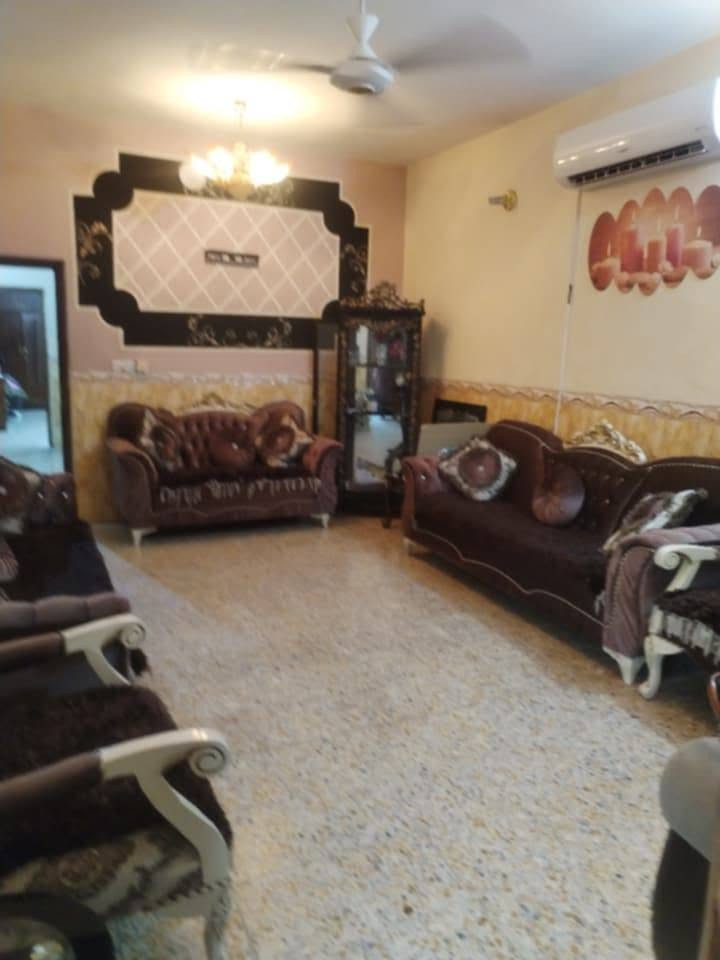 بيت للبيع تكريت حولي الزهور
مساحه 173 متر واجهه 9ونص ونزال 18 طابقين استقبال ومطبخ وصاله و5 غرف نوم ومخزن ومجموعات صحيه عدد اثنين الاتصال *********** أو مراجعة مكتب السعد للعقار
