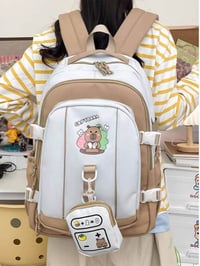 🎒 حقيبة الجمال والأناقة.. كل ما تحتاجينه في تصميم واحد! ✨  تصميم عصري ...
