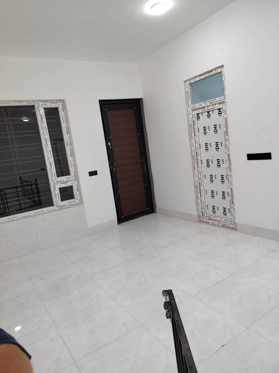 🏡 دار زراعي للبيع في داره كوناره 🏡

📍 الموقع: داره كوناره – وراء معمل مي كلات
📐 المساحة: ١٢٠ متر
↔️ الواجهة: ٦ متر
📏 النزال: ٢٠ متر

✨ مواصفات الدار:
▪️ بناء حديث
▪️ غرفتا نوم 🛏️
▪️ غرفة نوم بالطابق الأرضي
▪️ غرفة نوم بالطابق العلوي
▪️ مطبخ حار وبارد 🍽️
▪️ سقف عادي

💰 السعر المطلوب: ٦٨ مليون دينار عراقي
🤝 وبي مجال قليل بالسعر

📞 للاستفسار:
***********
