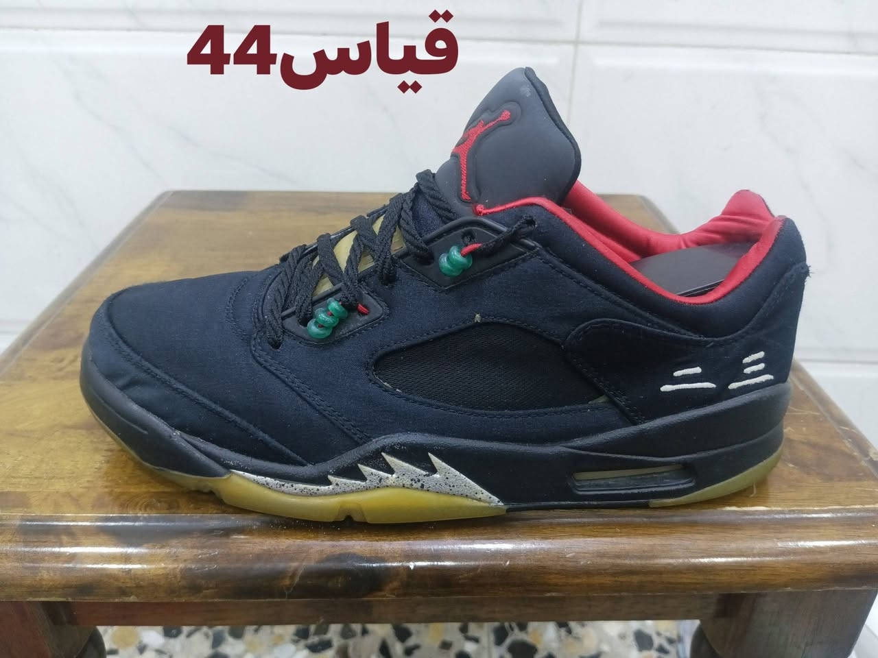 السلام عليكم احذيه باله العنوان الشعب نهايه شارع الصحه قرب صوره السيد يوجد توصيل كافه محافظات العراق الرقم ***********
